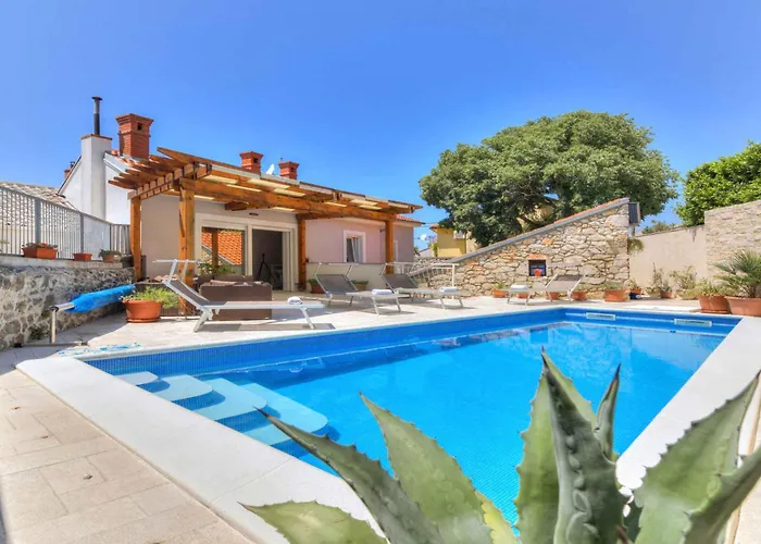 In 45274 Villa